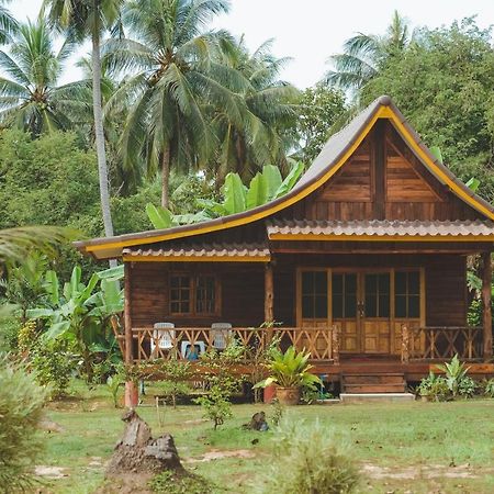 Kohjum Freedom Resort Koh Jum Exterior photo