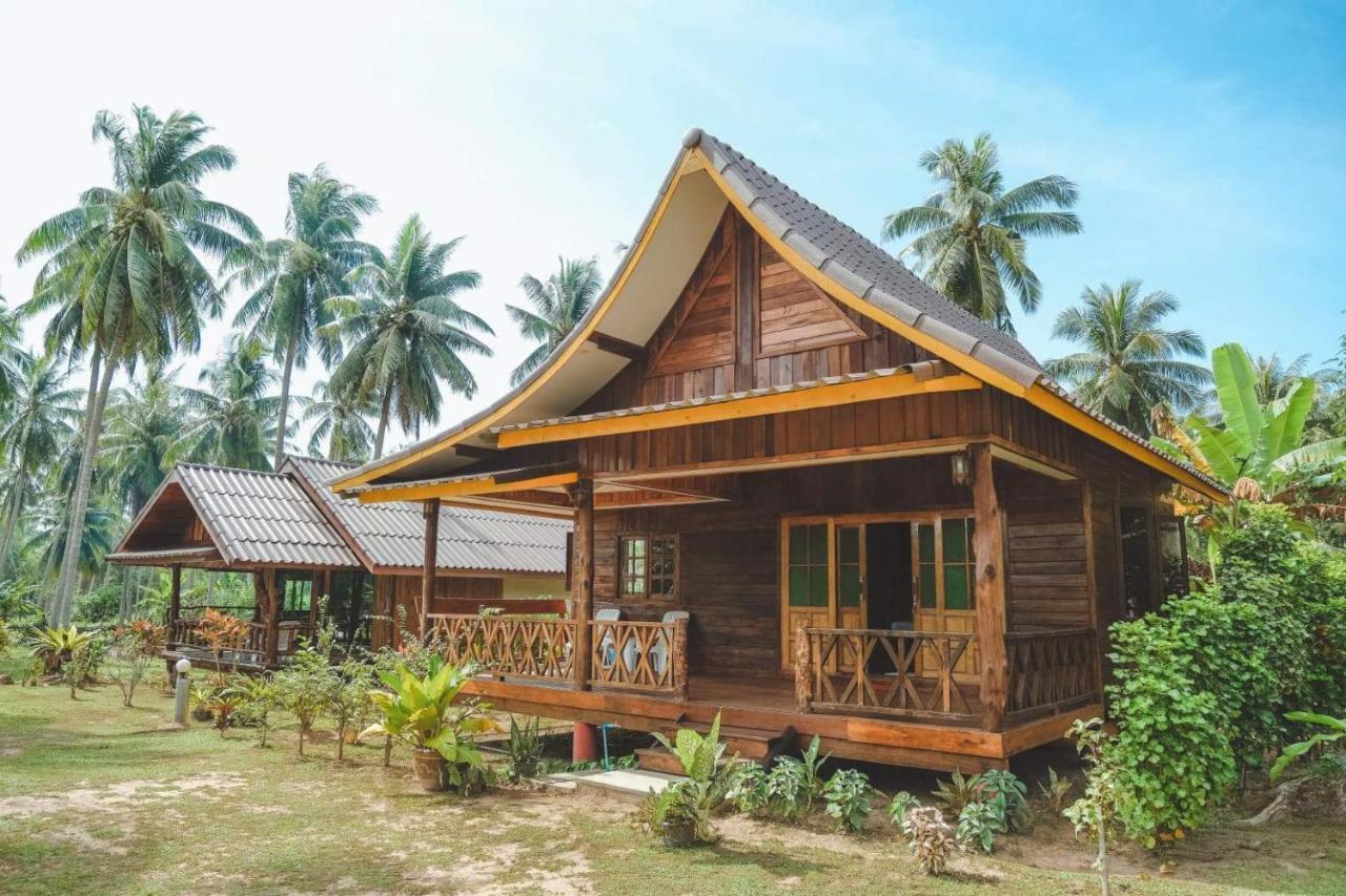 Kohjum Freedom Resort Koh Jum Exterior photo
