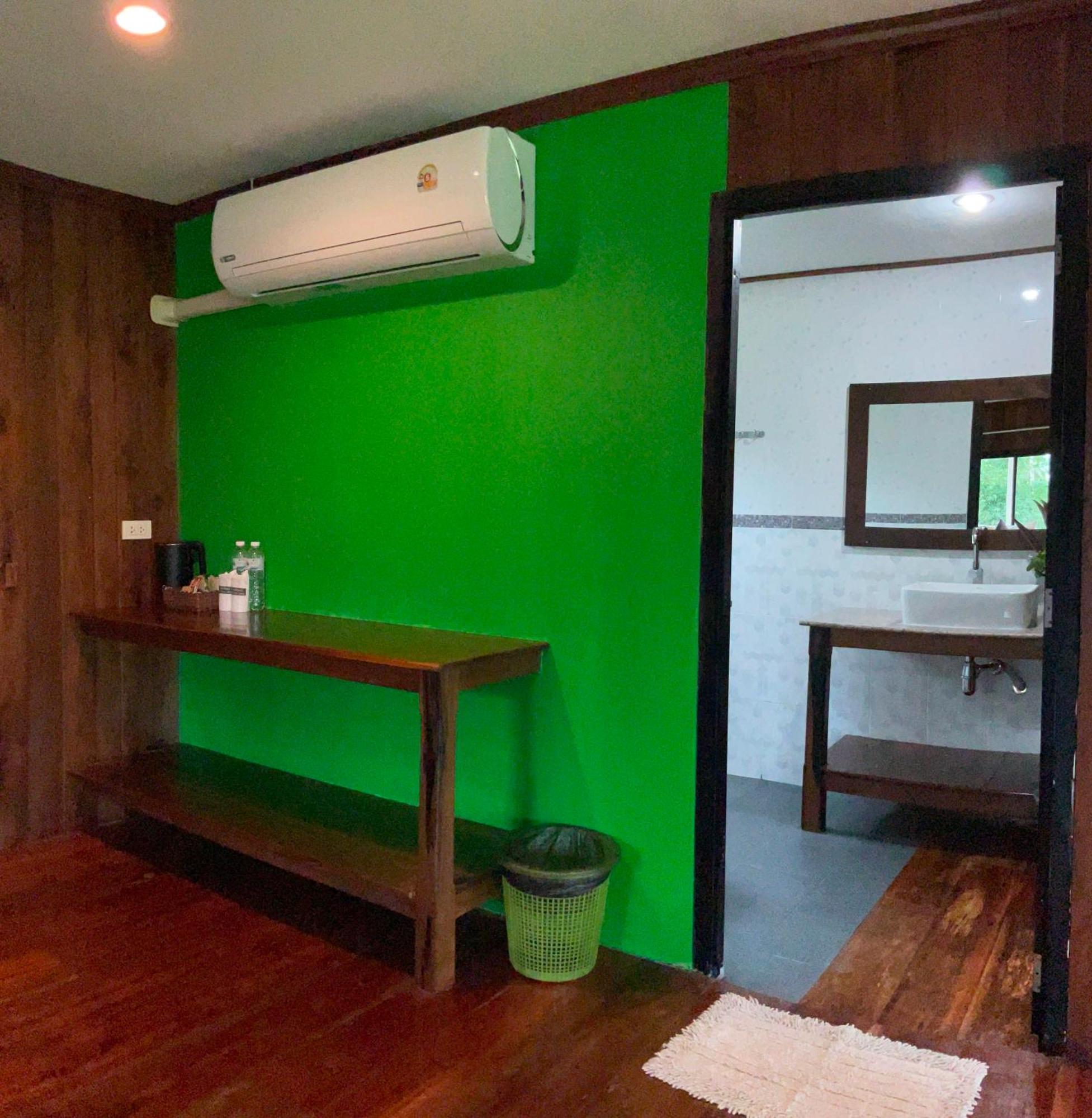 Kohjum Freedom Resort Koh Jum Exterior photo